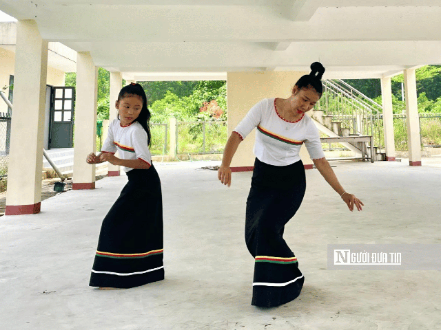 Những người lặng lẽ giữ hồn văn hóa giữa đại ngàn- Ảnh 4.