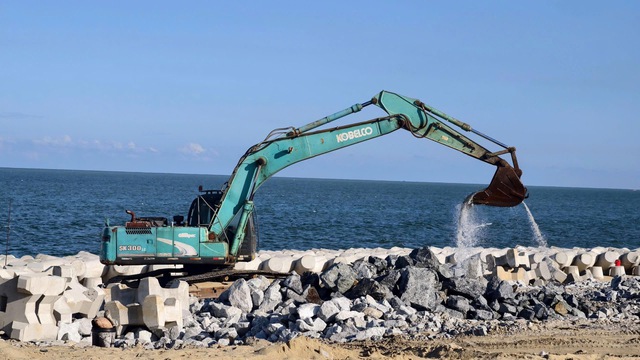Chênh vênh làng chài ven biển miền Trung (kỳ cuối): Dựng "lá chắn", tăng ứng phó bão lũ- Ảnh 1.