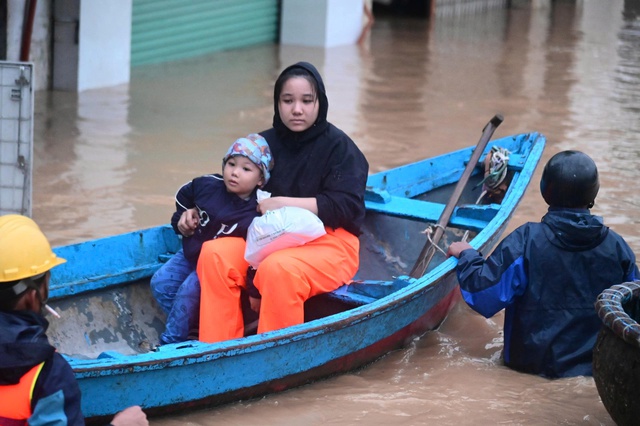 Khánh Hòa thiệt hại hơn 5.000 tỷ đồng sau mưa lũ, 15 người tử vong- Ảnh 3.