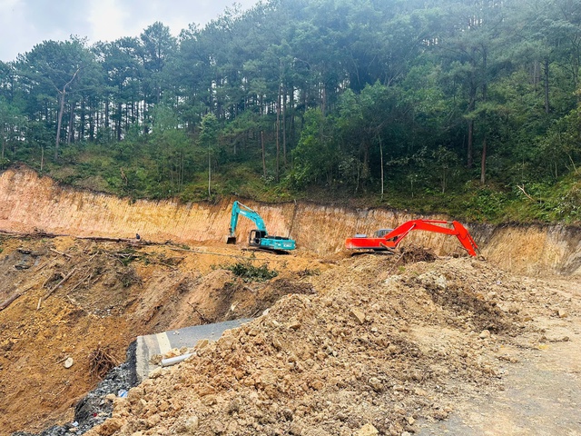 Bộ Xây dựng yêu cầu thông xe trước 30/11 sau vụ sạt lở “gãy đôi” đèo Mimosa- Ảnh 1.