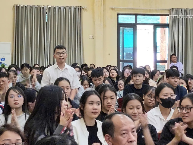 Hội Luật gia Hải Phòng truyền cảm hứng bảo vệ môi trường cho 300 sinh viên- Ảnh 3.