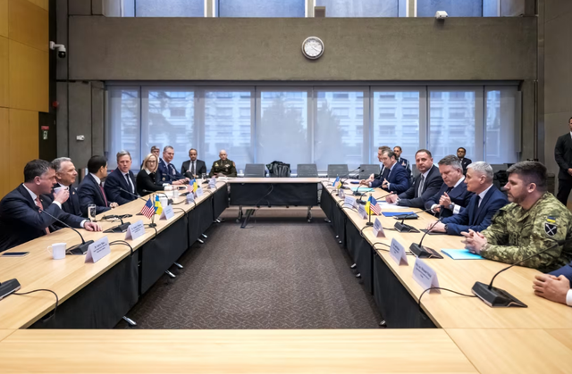 Mỹ khen thảo luận với Ukraine hiệu quả, ông Zelensky phản hồi ông Trump - Ảnh 1.