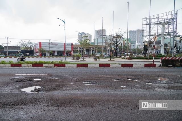 Xuất hiện hàng loạt ổ gà, ổ voi "bẫy" người dân trên tuyến huyết mạch qua Quy Nhơn- Ảnh 2.