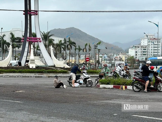 Xuất hiện hàng loạt ổ gà, ổ voi "bẫy" người dân trên tuyến huyết mạch qua Quy Nhơn- Ảnh 4.