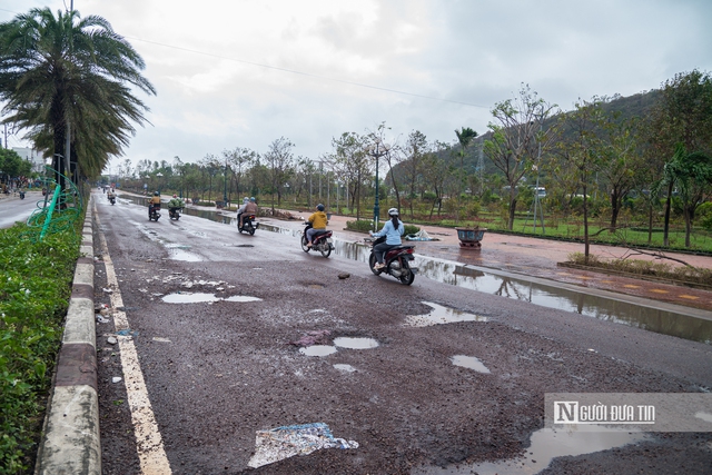 Xuất hiện hàng loạt ổ gà, ổ voi "bẫy" người dân trên tuyến huyết mạch qua Quy Nhơn- Ảnh 5.
