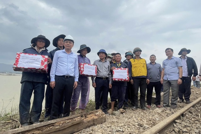 Dự kiến thông tuyến đường sắt Bắc – Nam sau 8 ngày gián đoạn do mưa lũ miền Trung- Ảnh 4.