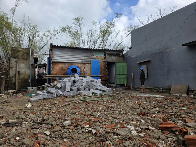 Tạp chí Đời sống và Pháp luật hỗ trợ các hộ có người tử vong, mất nhà do bão lũ tại Gia Lai, Đắk Lắk- Ảnh 6.