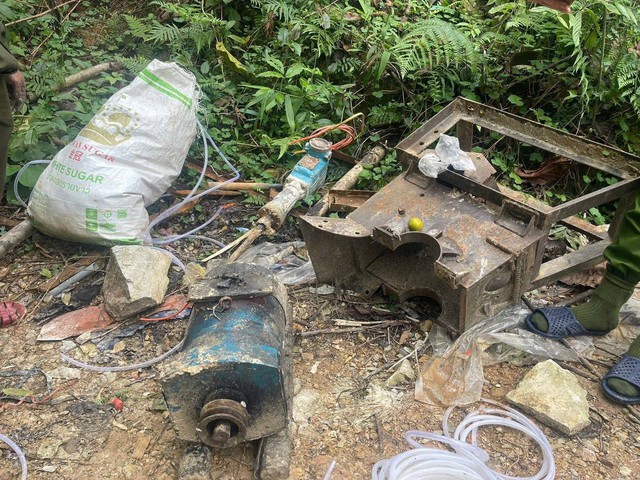 Hà Tĩnh: Lợi dụng đêm tối, các đối tượng khai thác vàng trái phép- Ảnh 2.