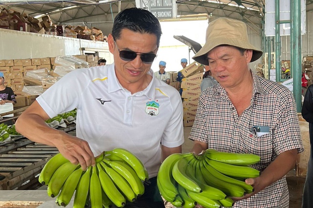 Ván bài mới của bầu Đức- Ảnh 2.