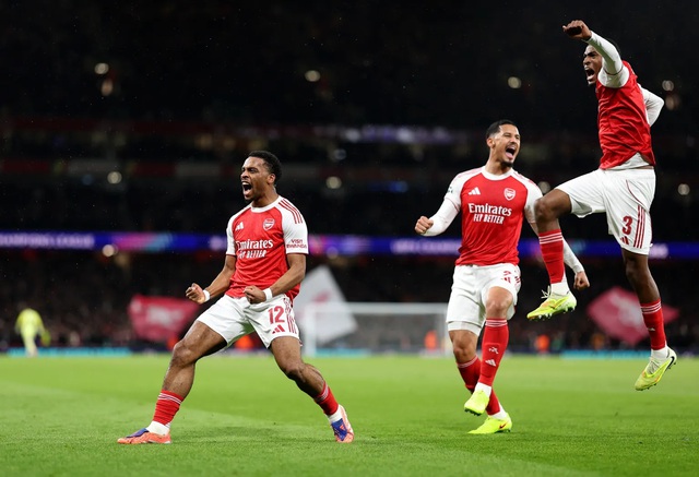 CĐV Bayern Munich gây bạo loạn tại Emirates - Ảnh 2.