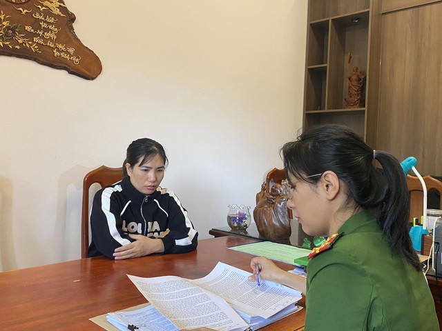 Khởi tố giáo viên và bảo mẫu nhiều lần đánh trẻ tự kỷ - Ảnh 1.