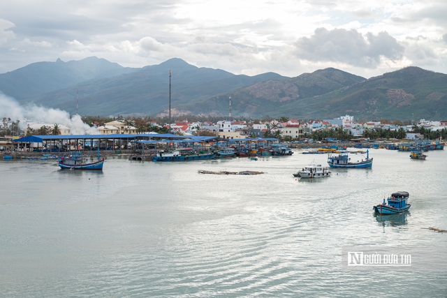Ứng phó với bão số 15, Gia Lai, Đắk Lắk kêu gọi tàu thuyền khẩn trương vào bờ tránh bão - Ảnh 1.