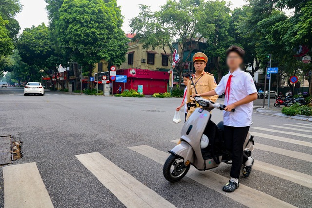 Danh sách hơn 3.000 học sinh vi phạm giao thông gửi đến Sở Giáo dục và Đào tạo - Ảnh 1.