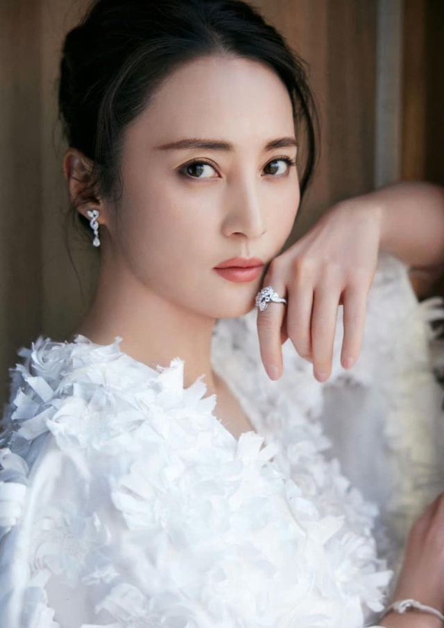 Chuyện tình "người đẹp - quái vật" của "Tây Thi đẹp nhất màn ảnh" - Ảnh 4.