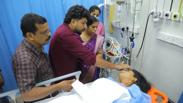 Cô dâu gặp tai nạn, chú rể quyết định đám cưới ngay tại bệnh viện - Ảnh 1.