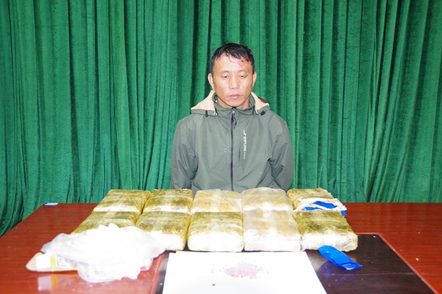 Mang 60.000 viên ma túy tổng hợp đi bán, người đàn ông bị bắt - Ảnh 1.