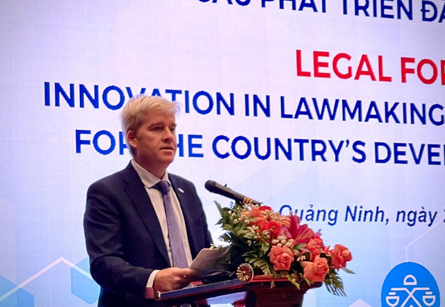 Bộ trưởng Bộ Tư Pháp Nguyễn Hải Ninh: "Đưa thể chế, pháp luật thực sự trở thành lợi thế cạnh tranh quốc gia"- Ảnh 3. Bộ trưởng Bộ Tư Pháp Nguyễn Hải Ninh: "Đưa thể chế, pháp luật thực sự trở thành lợi thế cạnh tranh quốc gia"- Ảnh 3.