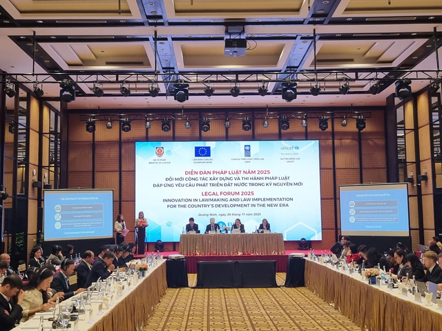 Bộ trưởng Bộ Tư Pháp Nguyễn Hải Ninh: "Đưa thể chế, pháp luật thực sự trở thành lợi thế cạnh tranh quốc gia"- Ảnh 4. Bộ trưởng Bộ Tư Pháp Nguyễn Hải Ninh: "Đưa thể chế, pháp luật thực sự trở thành lợi thế cạnh tranh quốc gia"- Ảnh 4.