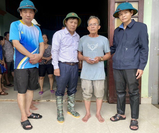 Cận cảnh ngọn núi sạt lở khiến một người chết ở Đà Nẵng- Ảnh 9. Cận cảnh ngọn núi sạt lở khiến một người chết ở Đà Nẵng- Ảnh 9.