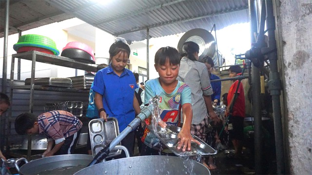 'Ngôi nhà thứ 2' giúp học sinh vùng cao Mường Lý không bỏ dở giấc mơ học chữ   - Ảnh 6.