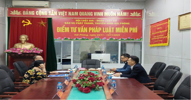 Người dân Hải Phòng hào hứng tham gia tư vấn pháp luật miễn phí - Ảnh 1.