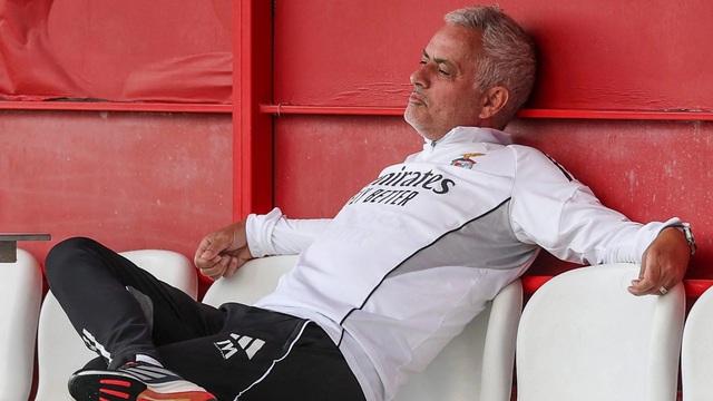 Benfica tiết lộ thông tin bất ngờ về HLV Mourinho - Ảnh 1.
