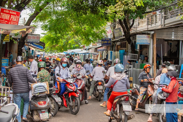 Đắk Lắk: Người dân hối hả phòng chống bão, tích trữ lương thực, tập kết cát chắn sóng ứng phó bão số 13- Ảnh 7. Đắk Lắk: Người dân hối hả phòng chống bão, tích trữ lương thực, tập kết cát chắn sóng ứng phó bão số 13- Ảnh 7.