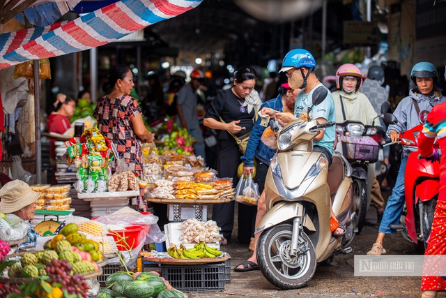 Đắk Lắk: Người dân hối hả phòng chống bão, tích trữ lương thực, tập kết cát chắn sóng ứng phó bão số 13- Ảnh 8. Đắk Lắk: Người dân hối hả phòng chống bão, tích trữ lương thực, tập kết cát chắn sóng ứng phó bão số 13- Ảnh 8.