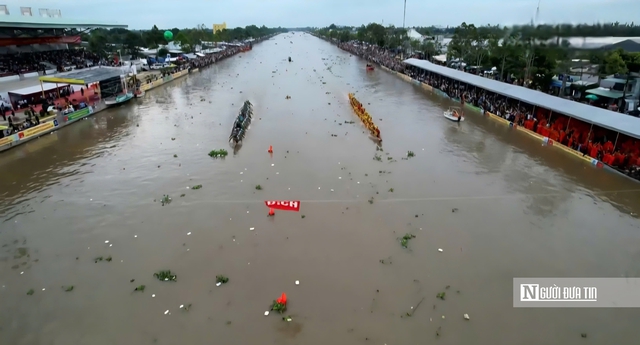 Rực rỡ sắc màu tại giải đấu Đua ghe Ngo đạt kỷ lục có "vận động viên đông nhất"- Ảnh 4.