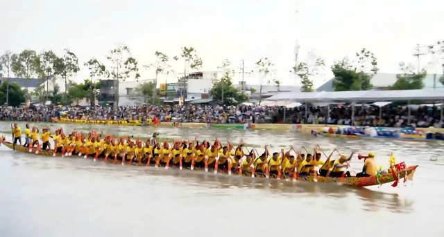 Rực rỡ sắc màu tại giải đấu Đua ghe Ngo đạt kỷ lục có "vận động viên đông nhất"- Ảnh 6.