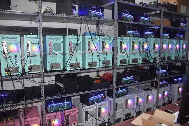 Phá đường dây cho thuê tài khoản mạng xã hội để lừa đảo, thu lợi khoảng 2 tỷ đồng/tháng- Ảnh 3. Phá đường dây cho thuê tài khoản mạng xã hội để lừa đảo, thu lợi khoảng 2 tỷ đồng/tháng- Ảnh 3.