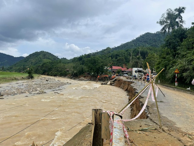 Thanh Hóa chi hơn 228 tỷ đồng sửa chữa các tuyến đường bị lũ "nuốt chửng"- Ảnh 2. Thanh Hóa chi hơn 228 tỷ đồng sửa chữa các tuyến đường bị lũ "nuốt chửng"- Ảnh 2.