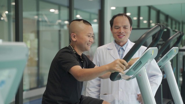 Căn bệnh khiến cơ thể nam giới “đóng băng” không thể dậy thì - Ảnh 2.