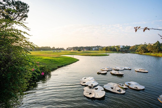 Khi nghệ thuật trở thành một phần của kỳ nghỉ - Trải nghiệm tinh tế tại Flamingo Đại Lải Resort - Ảnh 4.