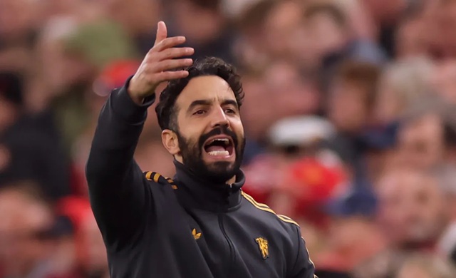 HLV Amorim đáp trả những lời chỉ trích của Ronaldo - Ảnh 1. HLV Amorim đáp trả những lời chỉ trích của Ronaldo - Ảnh 1.