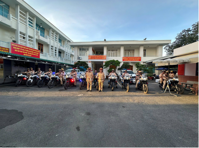 TP Hồ Chí Minh: Đột kích “lò độ xe”, nhiều xe không rõ nguồn gốc bị tạm giữ - Ảnh 1.