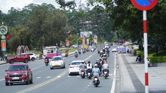 Bức tranh kinh tế Lâm Đồng: Duy trì đà tăng trưởng, mục tiêu năm 2025 trong tầm tay- Ảnh 2. Bức tranh kinh tế Lâm Đồng: Duy trì đà tăng trưởng, mục tiêu năm 2025 trong tầm tay- Ảnh 2.