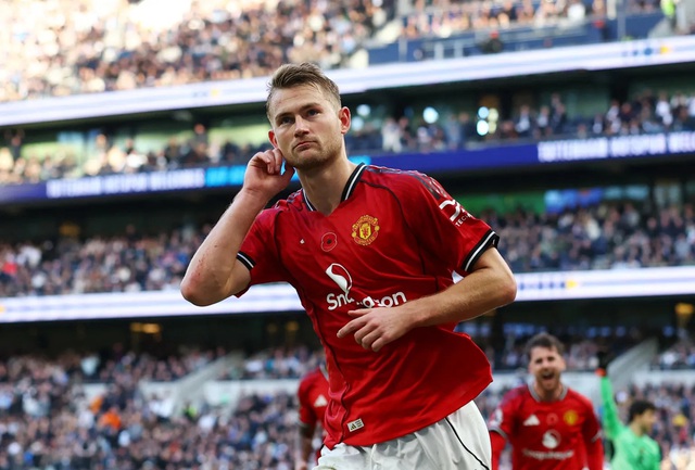 CĐV Man Utd khen De Ligt hết lời sau màn tỏa sáng rực rỡ trước Tottenham - Ảnh 2.