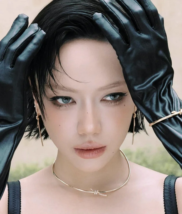 Hình ảnh lạ cùng thần thái lạnh lùng hiếm thấy của Diệu Nhi - Ảnh 4.