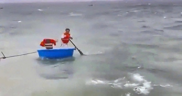 Kỳ tích Lý Sơn: 48 giờ trôi dạt trên biển qua lời kể của nạn nhân- Ảnh 2. Kỳ tích Lý Sơn: 48 giờ trôi dạt trên biển qua lời kể của nạn nhân- Ảnh 2.