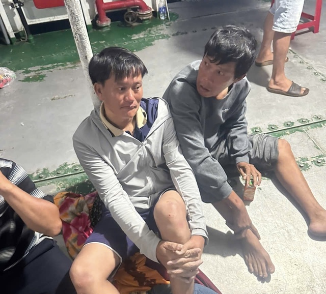 Kỳ tích Lý Sơn: 48 giờ trôi dạt trên biển qua lời kể của nạn nhân- Ảnh 4. Kỳ tích Lý Sơn: 48 giờ trôi dạt trên biển qua lời kể của nạn nhân- Ảnh 4.