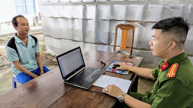 Bắt gã đàn ông xâm hại 2 bé gái cùng xóm- Ảnh 1. Bắt gã đàn ông xâm hại 2 bé gái cùng xóm- Ảnh 1.