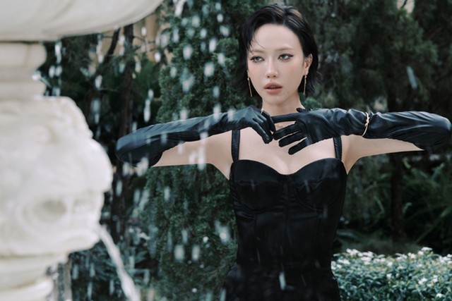 Hình ảnh lạ cùng thần thái lạnh lùng hiếm thấy của Diệu Nhi - Ảnh 1.