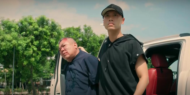 "Đặc công Sen" của Mưa đỏ hoàn toàn "lột xác" trong Cách em 1 milimet- Ảnh 8. "Đặc công Sen" của Mưa đỏ hoàn toàn "lột xác" trong Cách em 1 milimet- Ảnh 8.