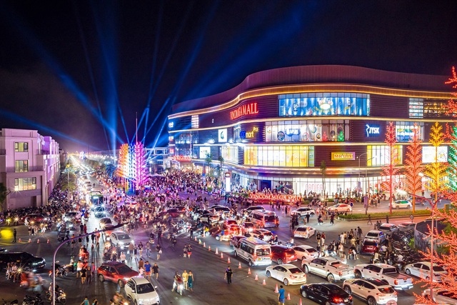 Vincom Mega Mall Royal Island tung loạt ưu đãi hấp dẫn khởi động mùa lễ hội - mua sắm cuối năm - Ảnh 6.