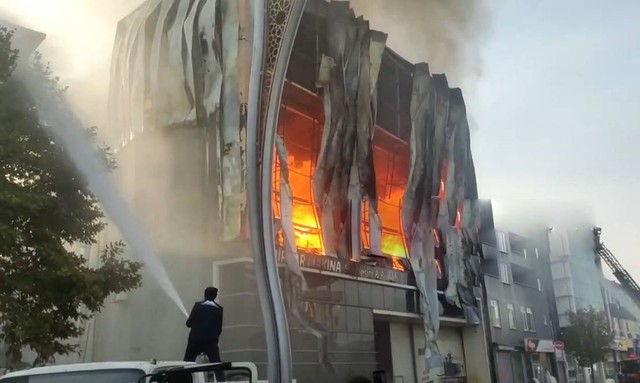 Nhà kho bốc cháy dữ dội, 6 công nhân tử vong thương tâm- Ảnh 1.