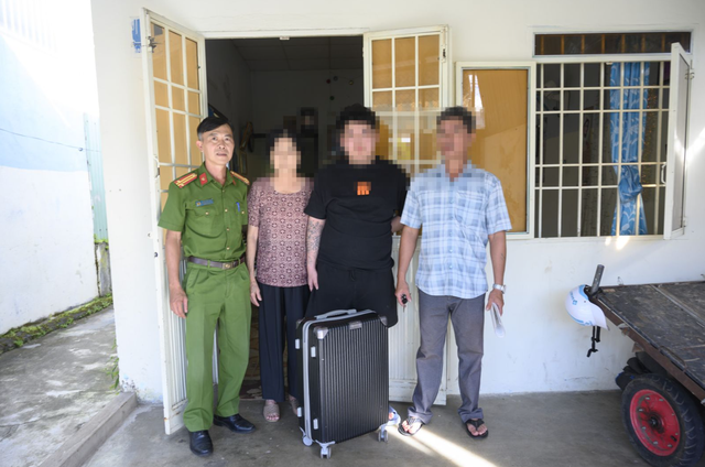 Thanh niên bị lừa sang Campuchia được trao trả về gia đình sau 3 năm mất liên lạc- Ảnh 2. Thanh niên bị lừa sang Campuchia được trao trả về gia đình sau 3 năm mất liên lạc- Ảnh 2.