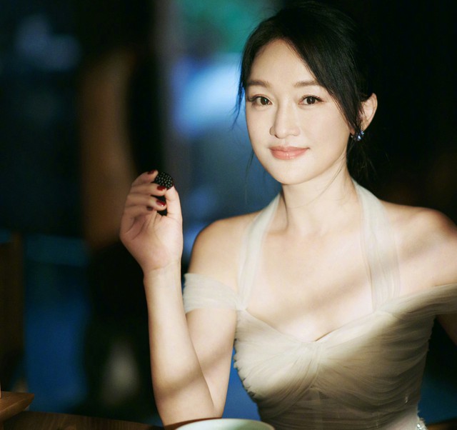 Đại hoa đán hàng đầu Cbiz: Sở hữu tứ hợp viện 300 tỷ đồng giữa lòng Bắc Kinh - Ảnh 1.