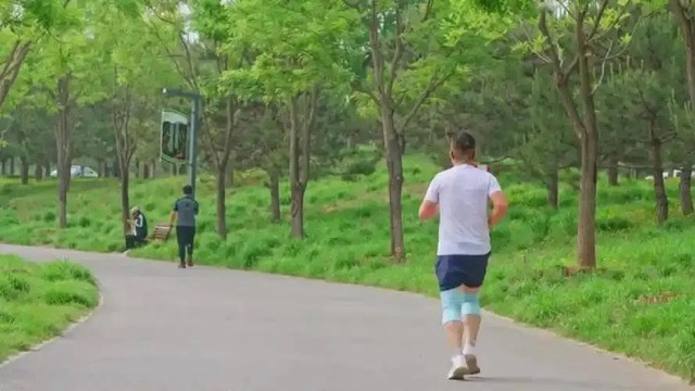 Người đàn ông 59 tuổi tử vong vì chạy bộ vào 4H sáng theo cách"khó hiểu" - Ảnh 1.