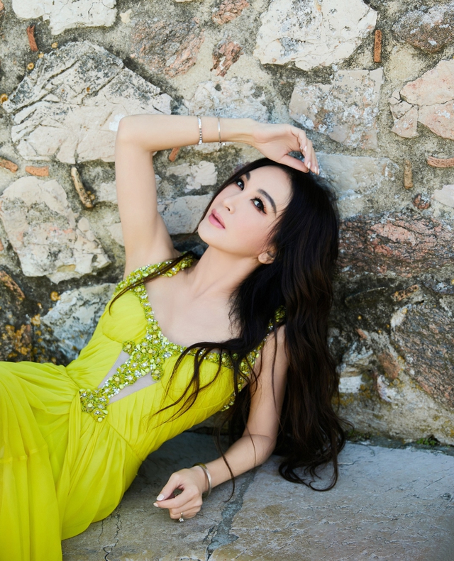 "Bông hồng lửa" của màn ảnh: Tuổi thơ nghèo khó, U60 hôn nhân viên mãn, không sinh con - Ảnh 3.